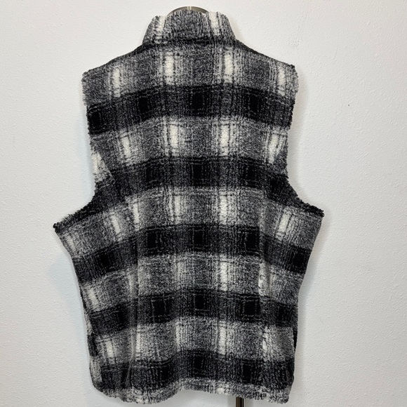 CJ Banks size 3X Black and White Plaid Vest - Picture 6 of 8